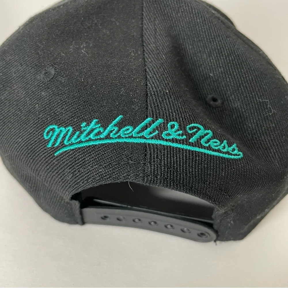 Mitchell & Ness NBA San Antonio Spurs HWC Core Basic Snapback Hat - Picture 9 of 11
